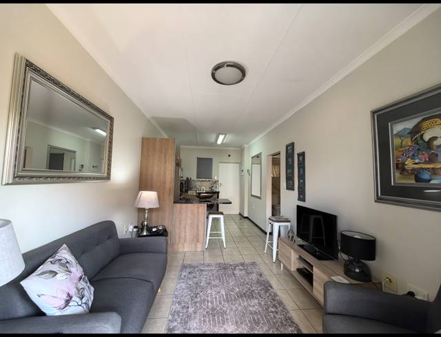 1 BEDROOM TOWNHOUSE FOR SALE IN OLIVEDALE